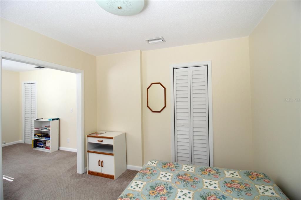 Active With Contract: $180,000 (2 beds, 1 baths, 1118 Square Feet)