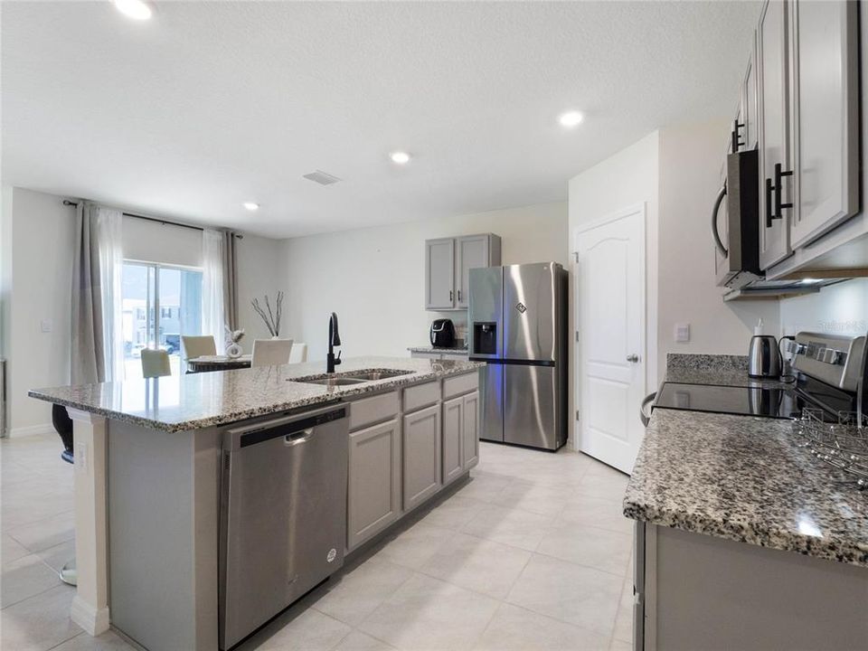For Sale: $399,900 (4 beds, 2 baths, 1846 Square Feet)