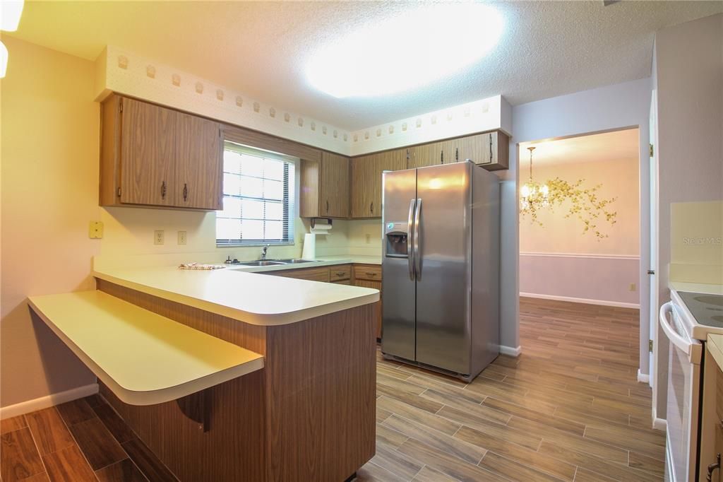 Active With Contract: $2,100 (3 beds, 2 baths, 1692 Square Feet)