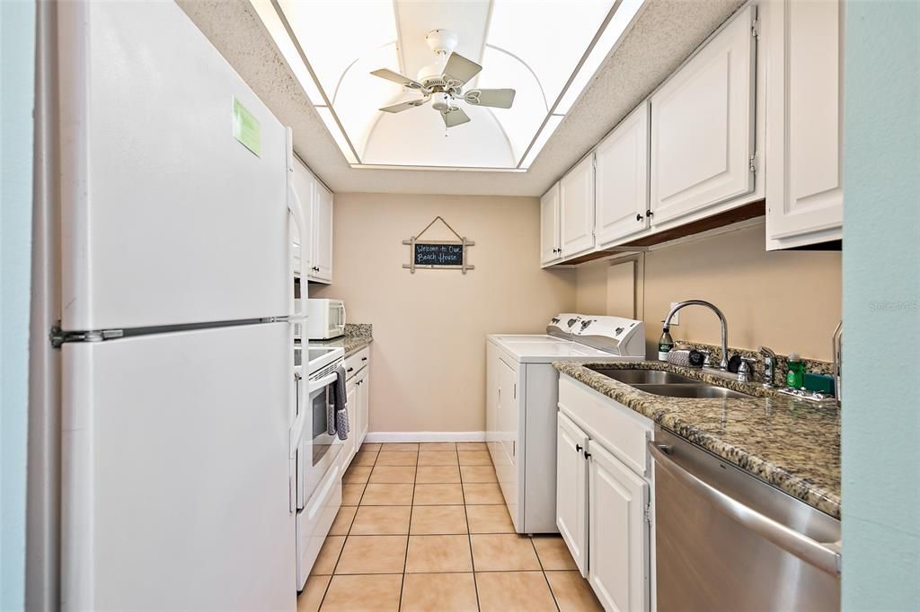 For Sale: $389,000 (2 beds, 2 baths, 1004 Square Feet)