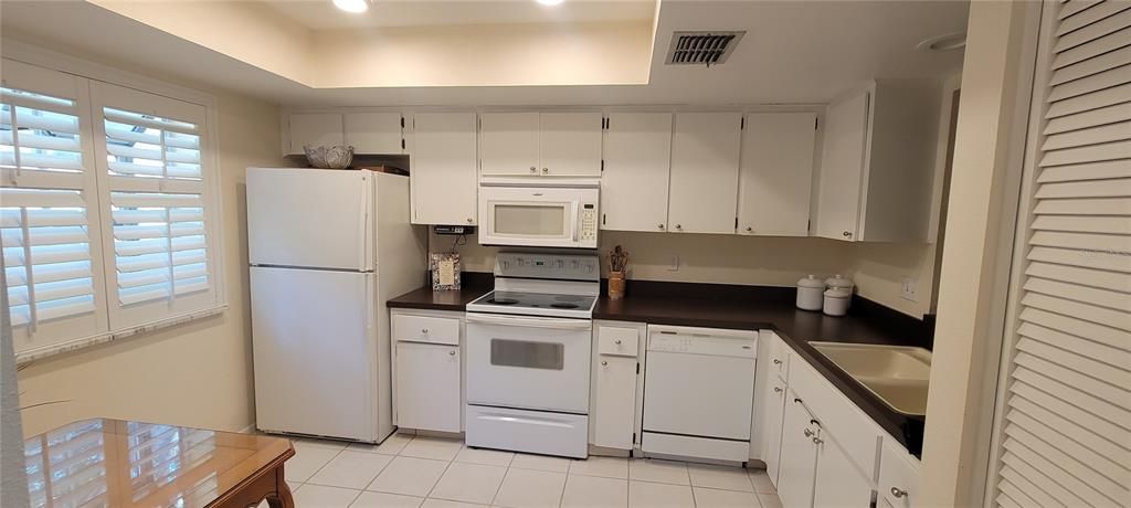 For Sale: $232,700 (2 beds, 2 baths, 1230 Square Feet)