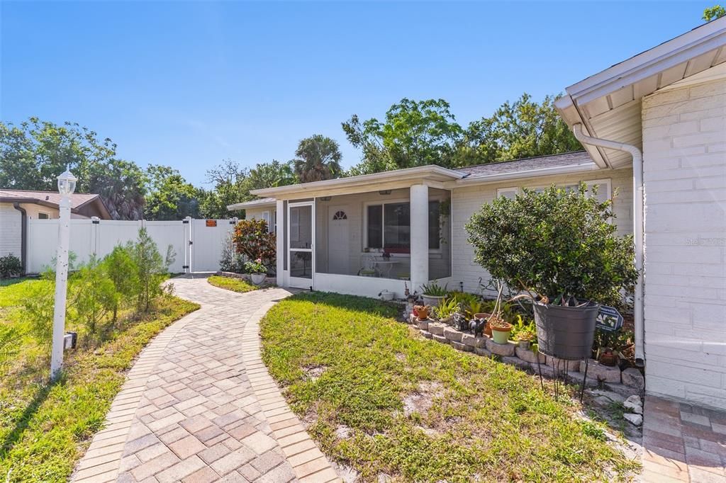 Recently Sold: $259,000 (3 beds, 2 baths, 1305 Square Feet)