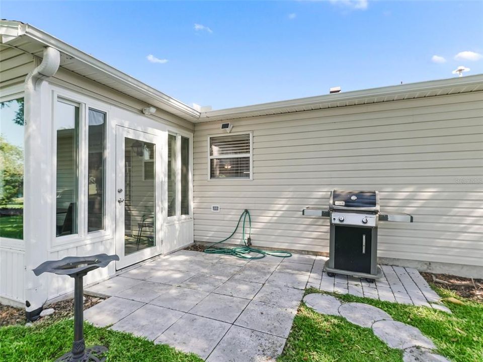 Active With Contract: $325,000 (3 beds, 2 baths, 1392 Square Feet)
