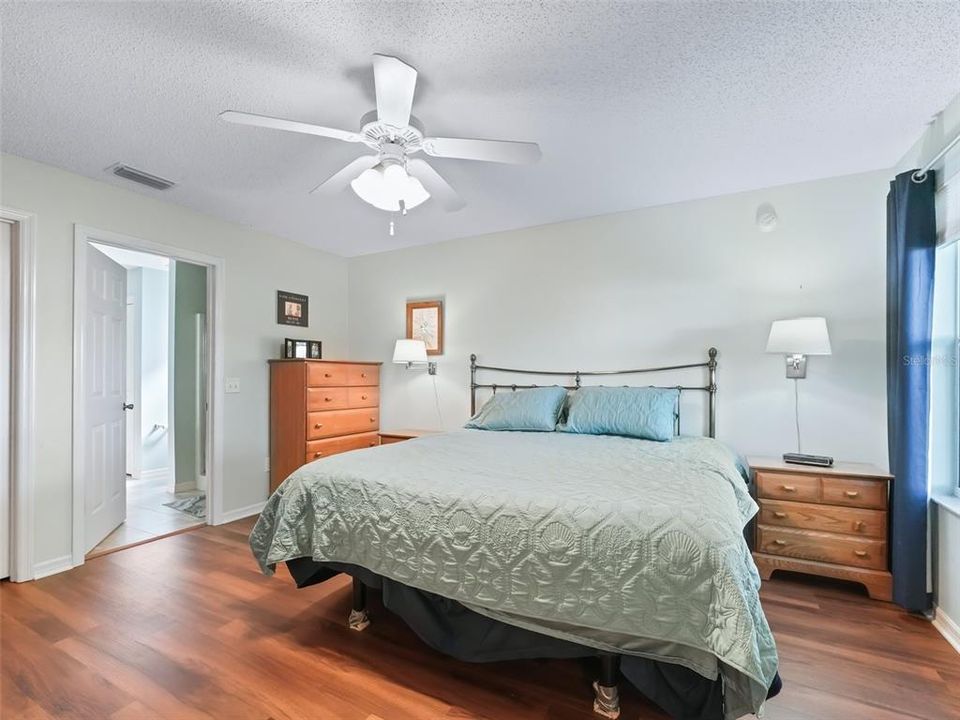 Active With Contract: $325,000 (3 beds, 2 baths, 1392 Square Feet)