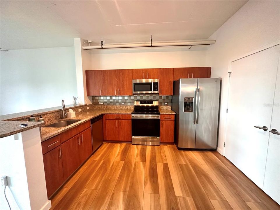 For Rent: $2,499 (2 beds, 2 baths, 1341 Square Feet)