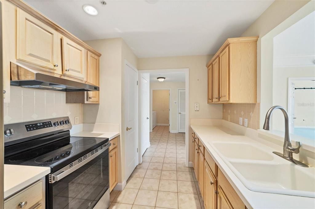 Active With Contract: $599,900 (2 beds, 2 baths, 1355 Square Feet)