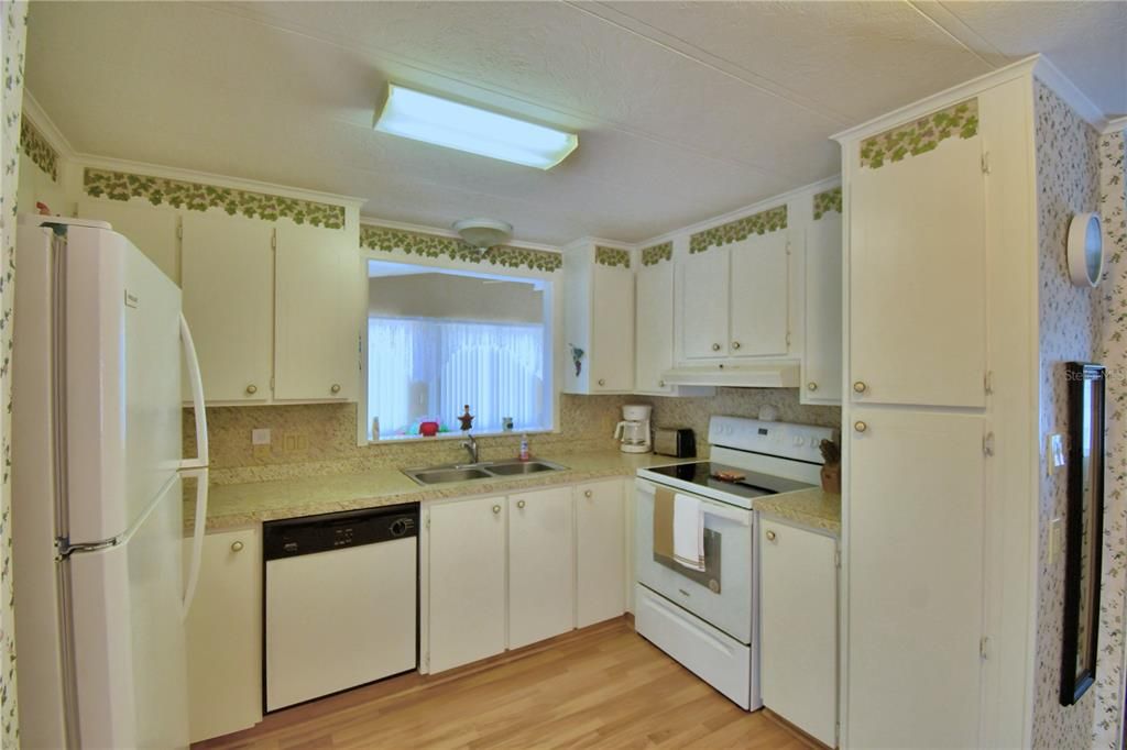 For Sale: $119,000 (2 beds, 2 baths, 1016 Square Feet)