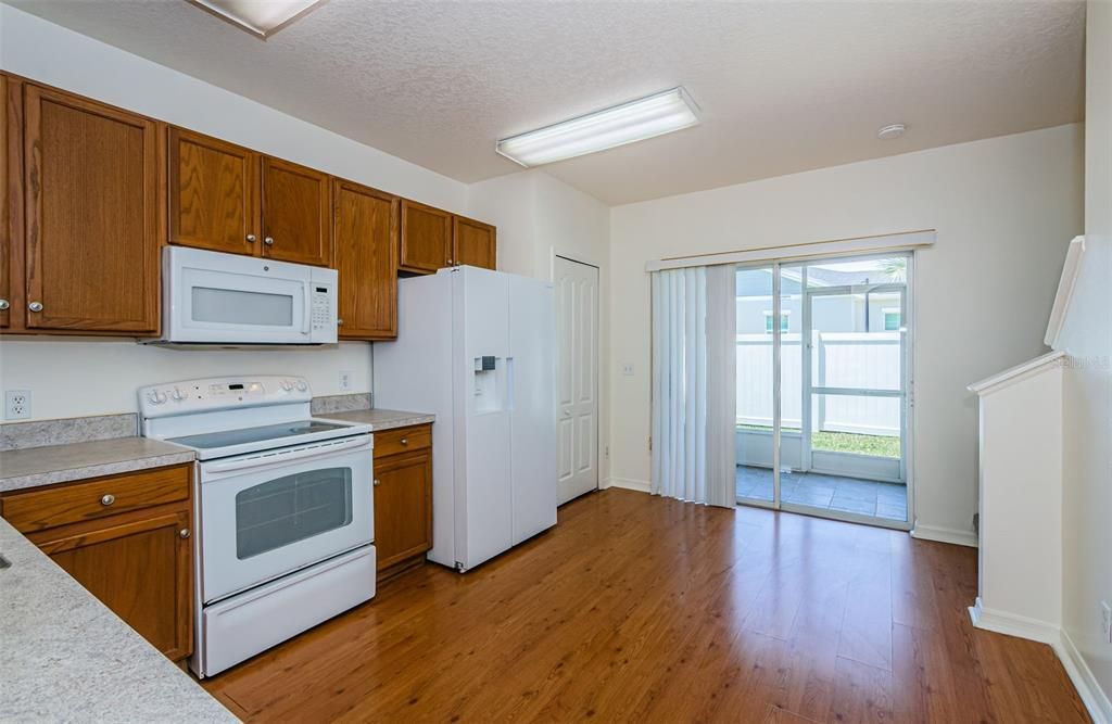 For Sale: $277,000 (2 beds, 2 baths, 1240 Square Feet)