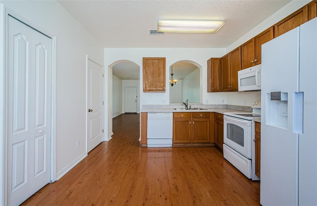 For Sale: $277,000 (2 beds, 2 baths, 1240 Square Feet)