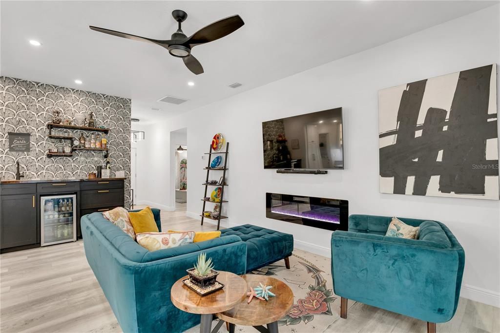 Active With Contract: $888,000 (3 beds, 2 baths, 1480 Square Feet)