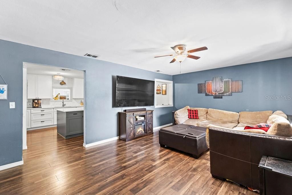 For Sale: $364,900 (2 beds, 2 baths, 1840 Square Feet)