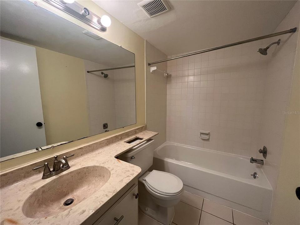 Active With Contract: $169,900 (2 beds, 2 baths, 964 Square Feet)