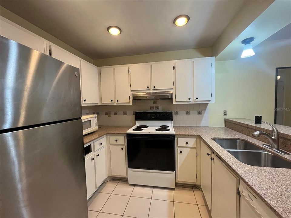 Recently Sold: $169,900 (2 beds, 2 baths, 964 Square Feet)