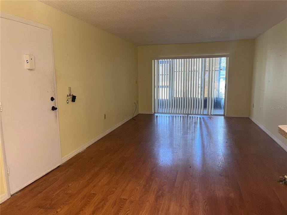 Active With Contract: $169,900 (2 beds, 2 baths, 964 Square Feet)
