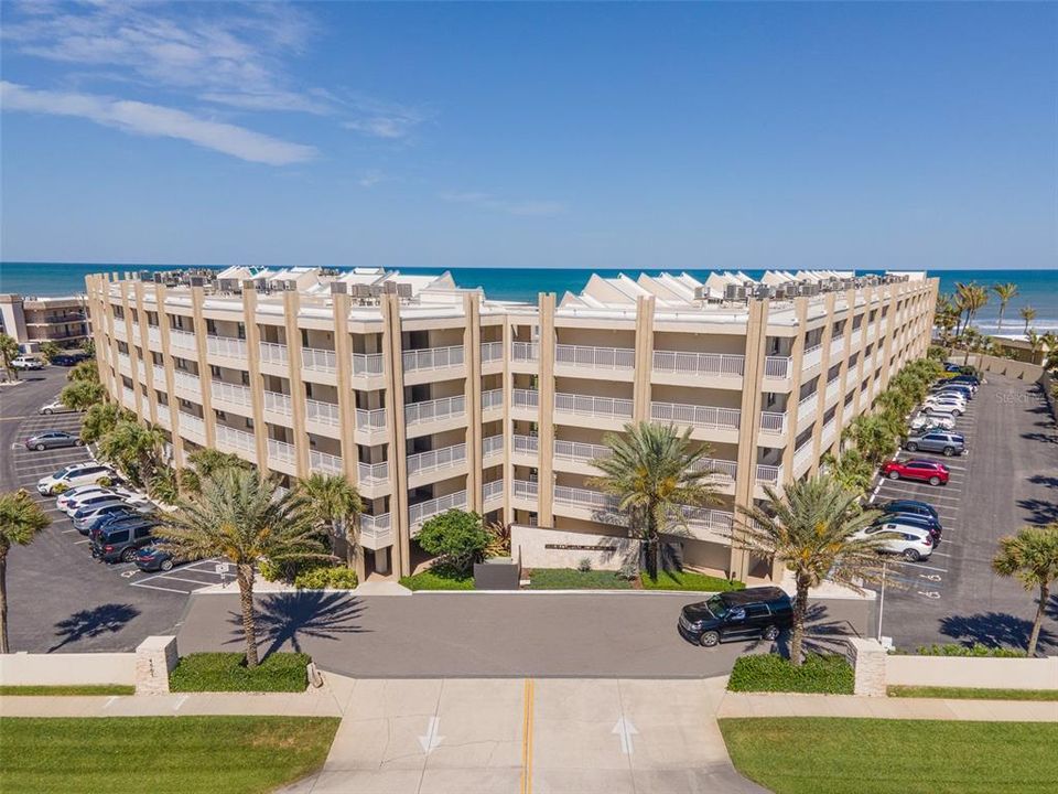 Active With Contract: $409,900 (1 beds, 2 baths, 928 Square Feet)