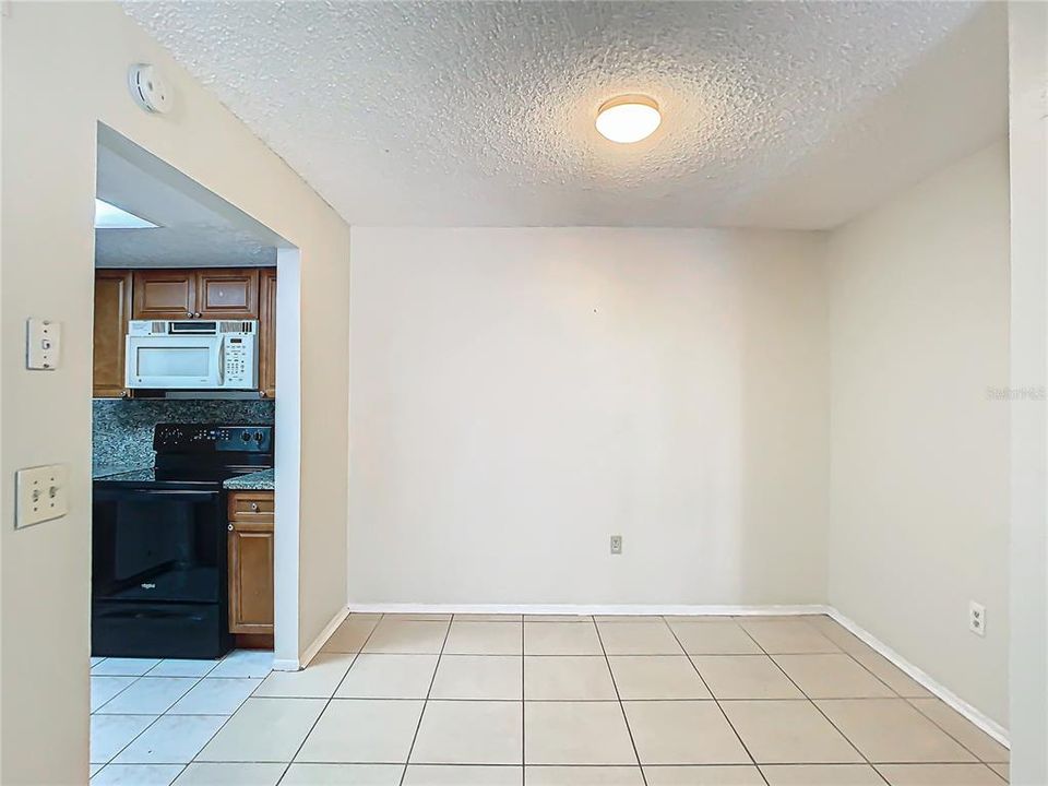 Active With Contract: $152,500 (2 beds, 1 baths, 826 Square Feet)