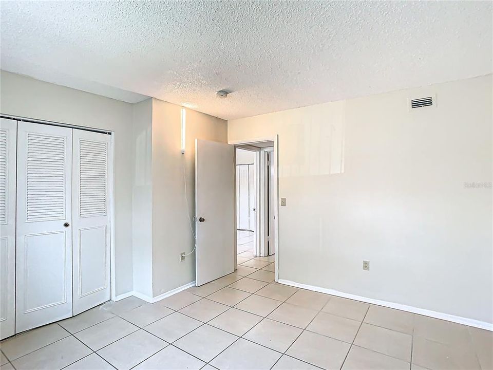 For Sale: $154,900 (2 beds, 1 baths, 826 Square Feet)