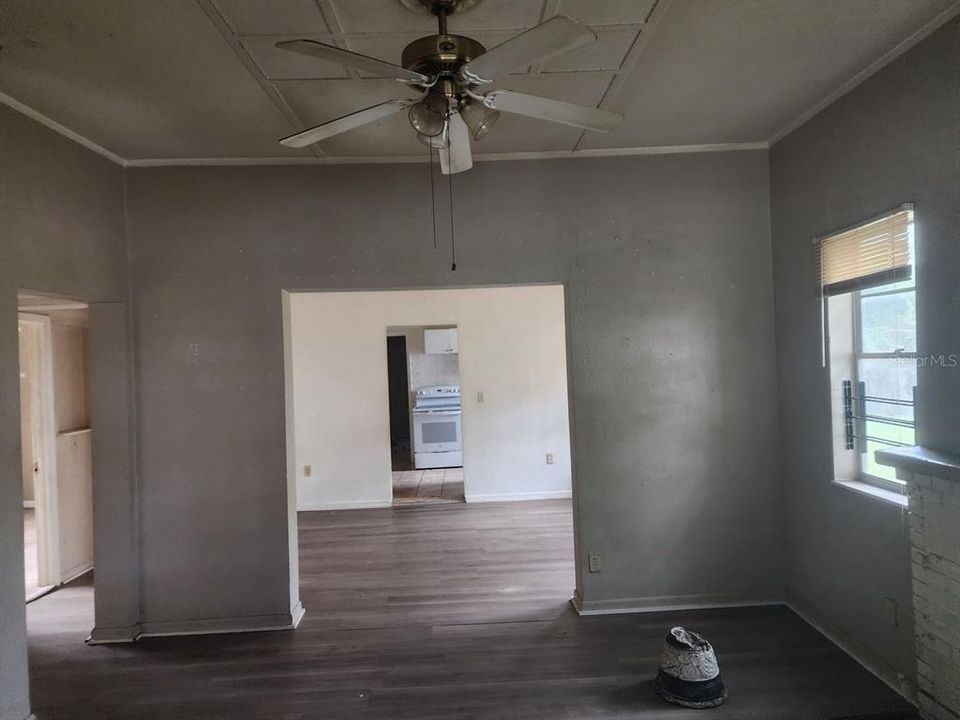 For Sale: $178,000 (3 beds, 2 baths, 1288 Square Feet)