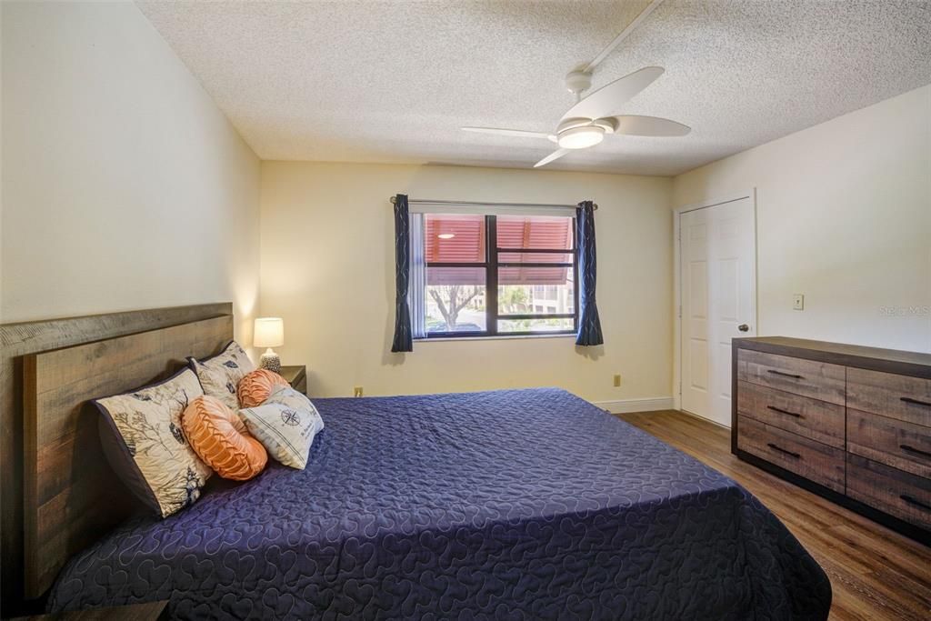For Sale: $307,000 (2 beds, 2 baths, 1000 Square Feet)