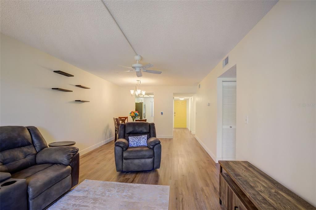 For Sale: $315,000 (2 beds, 2 baths, 1000 Square Feet)