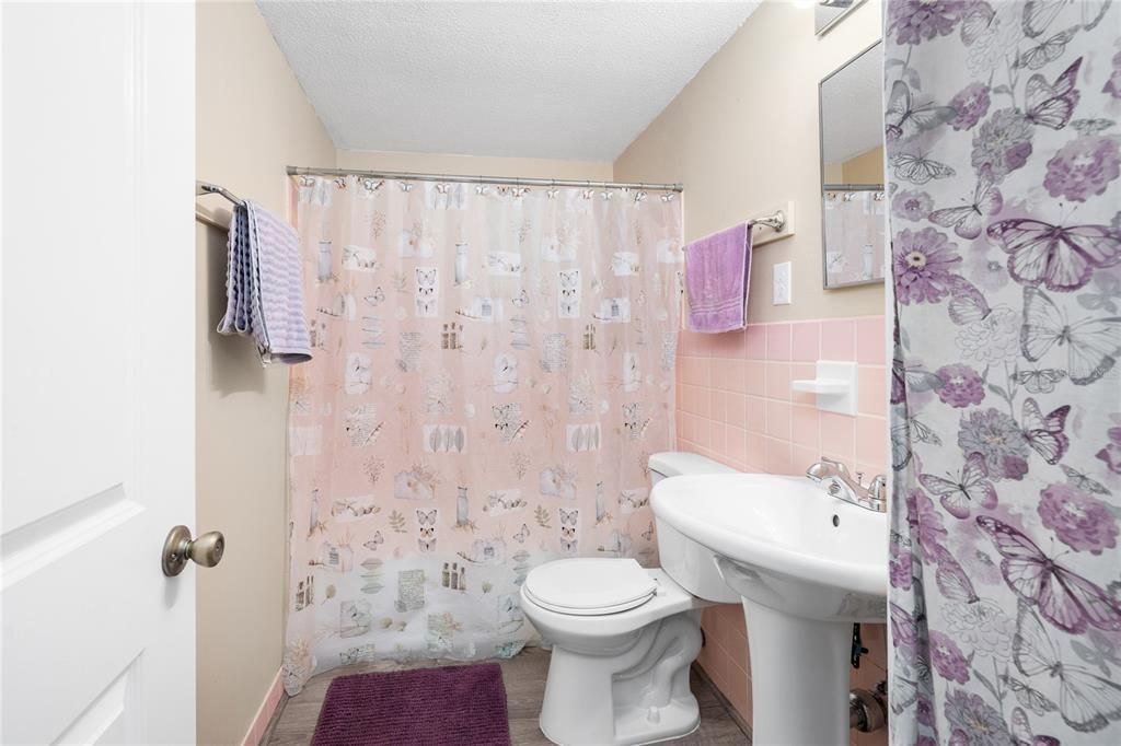 Recently Sold: $205,000 (3 beds, 1 baths, 1267 Square Feet)
