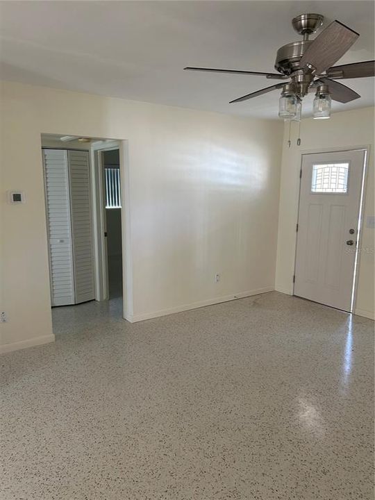 For Rent: $2,100 (2 beds, 1 baths, 1200 Square Feet)