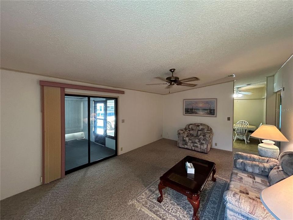 For Sale: $179,900 (2 beds, 2 baths, 1008 Square Feet)