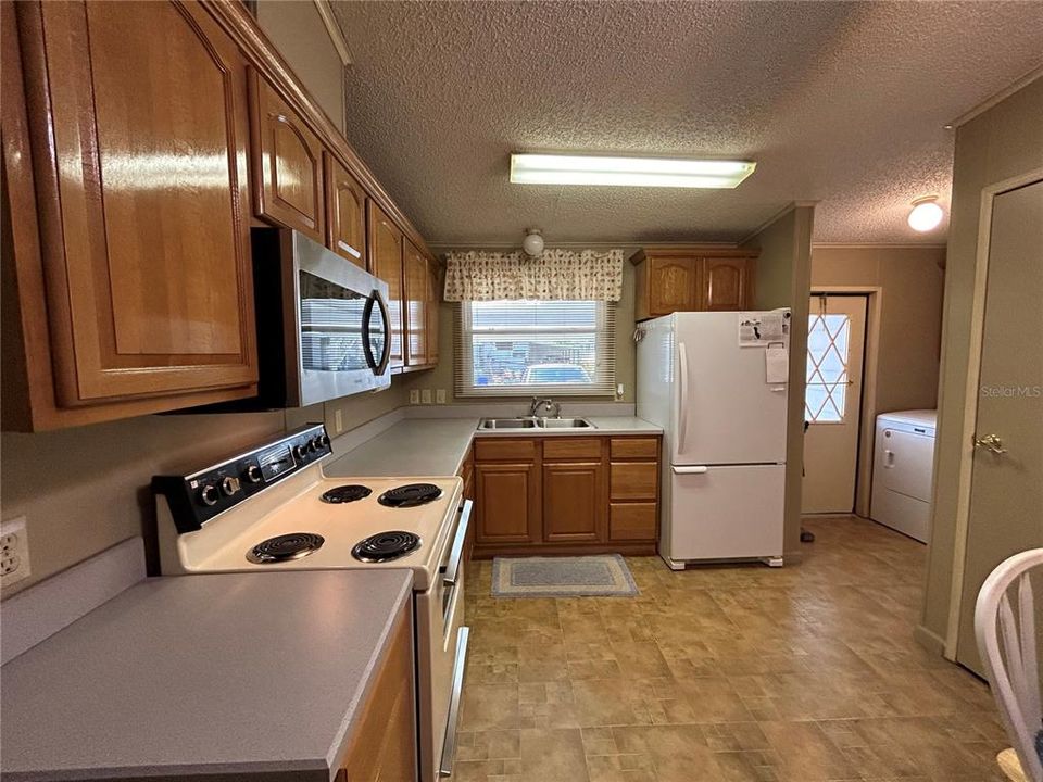 For Sale: $179,900 (2 beds, 2 baths, 1008 Square Feet)