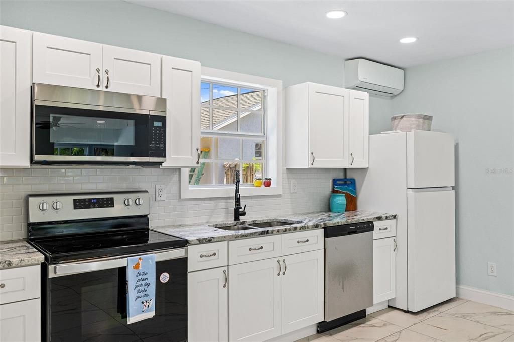 Active With Contract: $359,900 (2 beds, 1 baths, 1422 Square Feet)