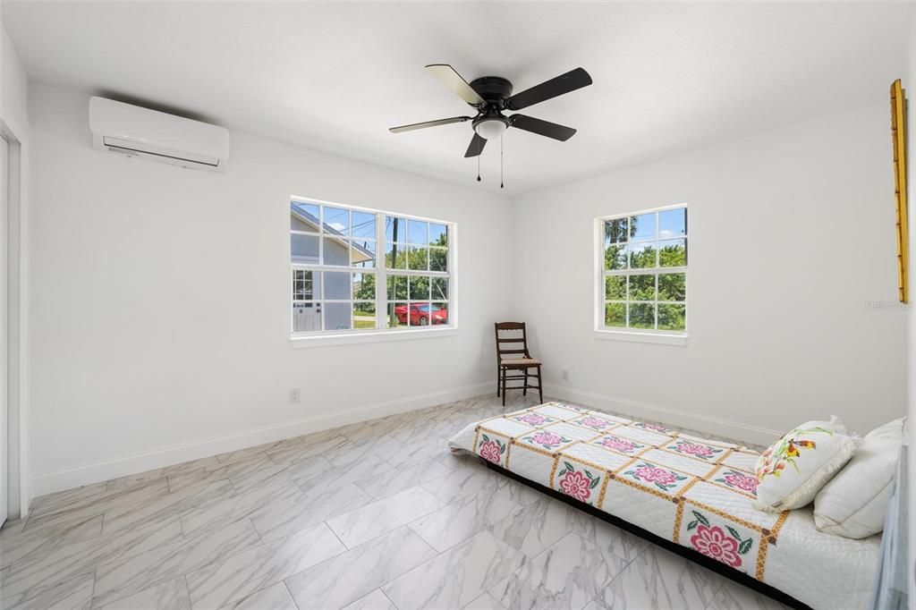 Active With Contract: $359,900 (2 beds, 1 baths, 1422 Square Feet)