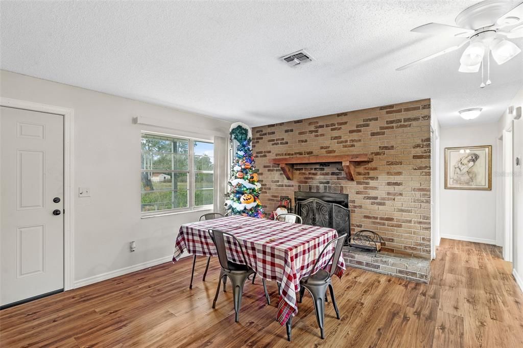 Active With Contract: $235,000 (3 beds, 2 baths, 1300 Square Feet)