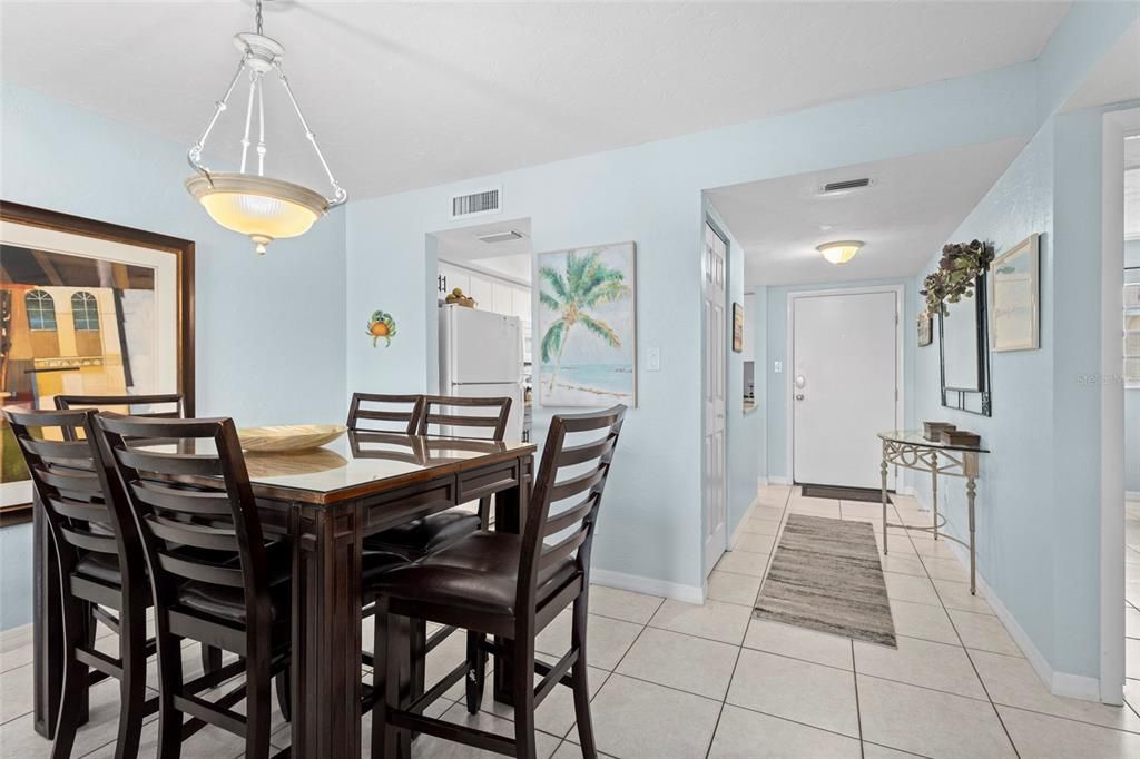 Active With Contract: $795,000 (2 beds, 2 baths, 1043 Square Feet)