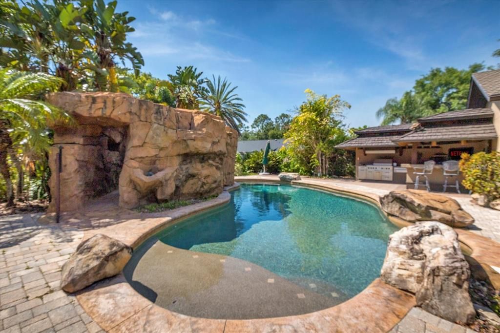 For Sale: $2,500,000 (4 beds, 4 baths, 7107 Square Feet)