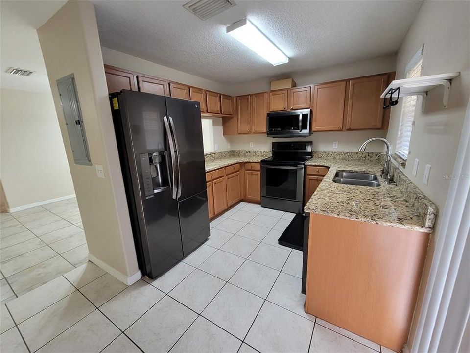 For Sale: $215,000 (2 beds, 2 baths, 1496 Square Feet)