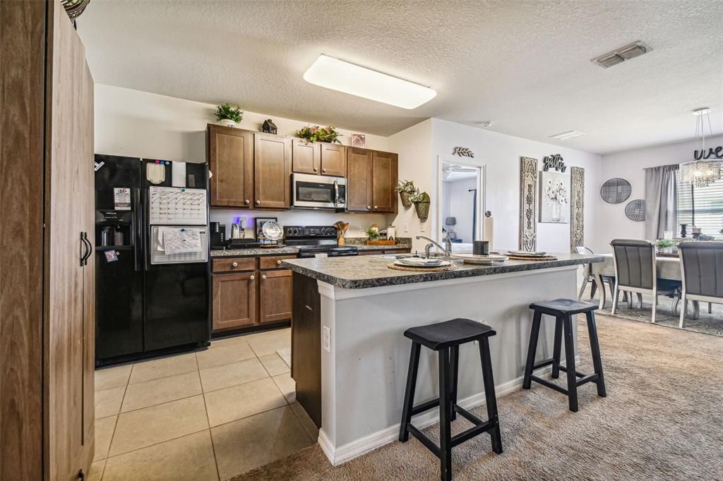 For Sale: $369,900 (3 beds, 2 baths, 1697 Square Feet)