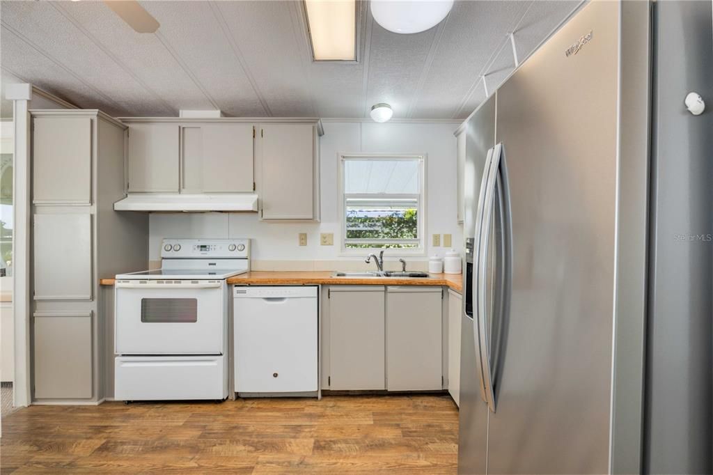 For Sale: $245,000 (2 beds, 2 baths, 1320 Square Feet)