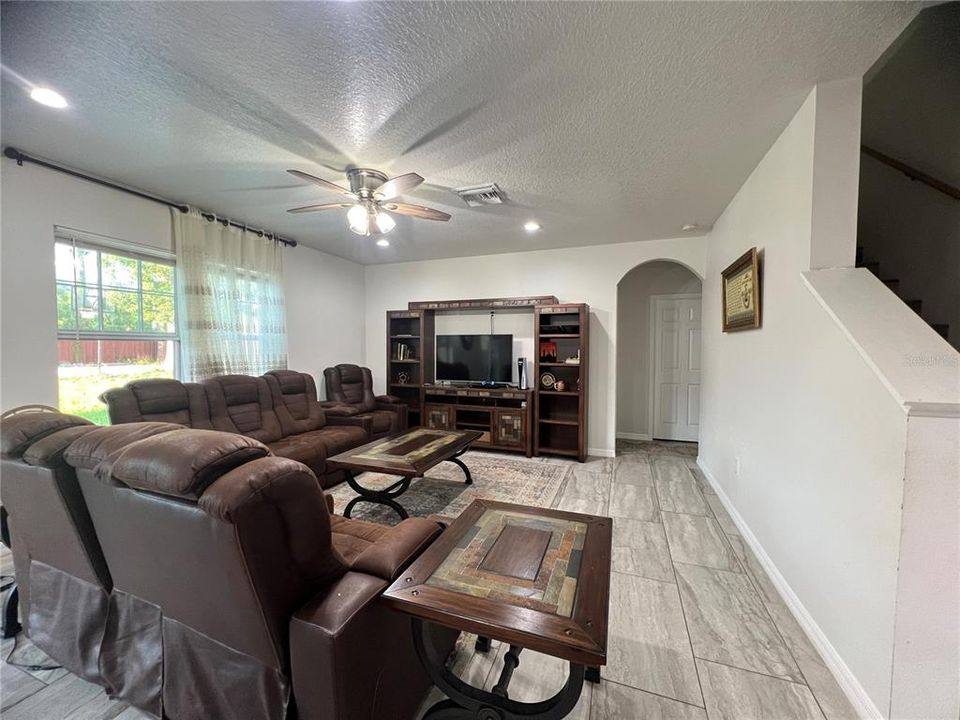For Sale: $539,000 (5 beds, 3 baths, 2880 Square Feet)