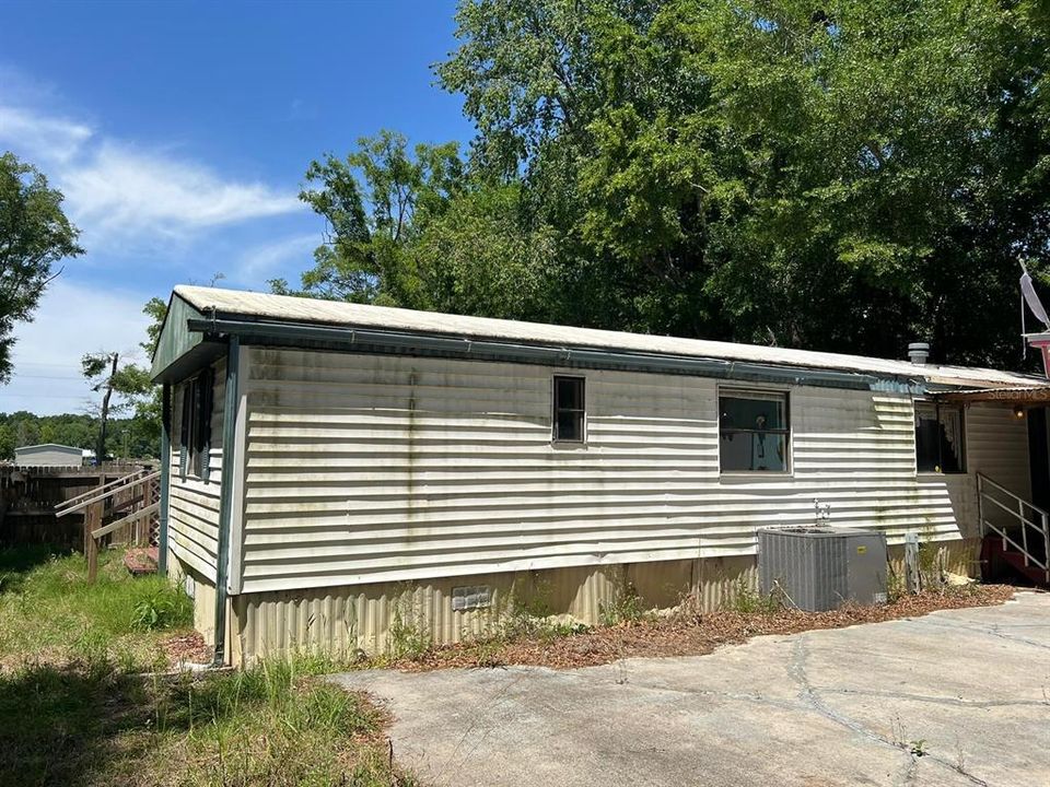 For Sale: $62,000 (2 beds, 2 baths, 1084 Square Feet)