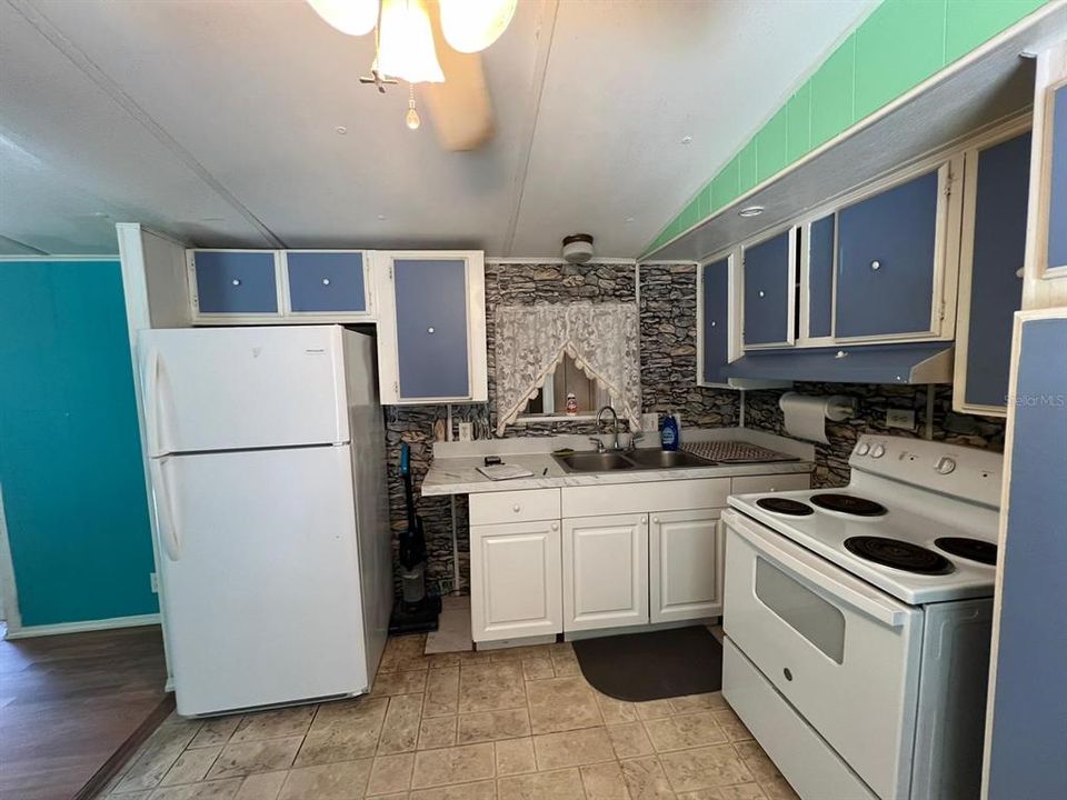 For Sale: $65,000 (2 beds, 2 baths, 1084 Square Feet)