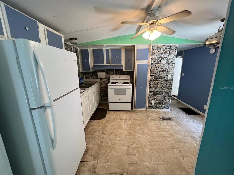 For Sale: $65,000 (2 beds, 2 baths, 1084 Square Feet)