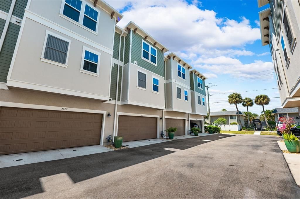 Active With Contract: $775,000 (3 beds, 3 baths, 2022 Square Feet)
