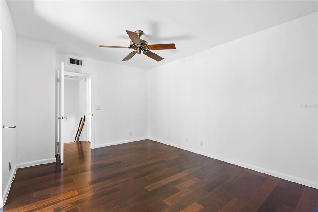 For Sale: $265,000 (2 beds, 2 baths, 1288 Square Feet)