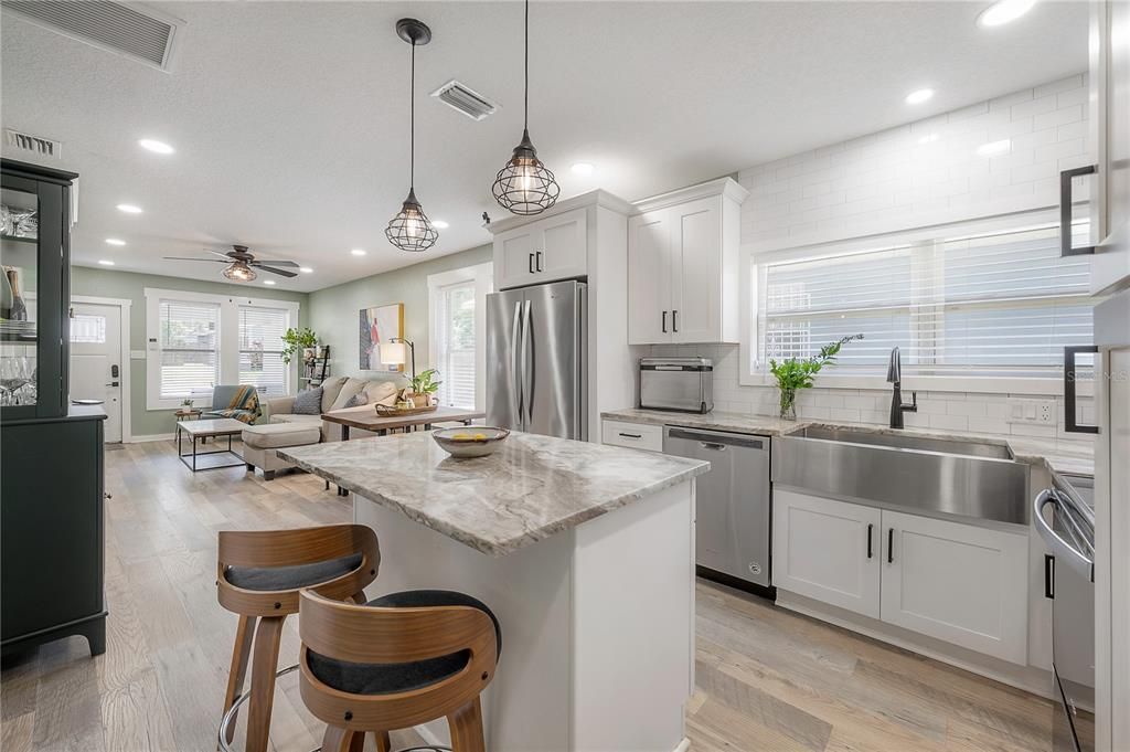 Recently Sold: $383,000 (3 beds, 2 baths, 1086 Square Feet)