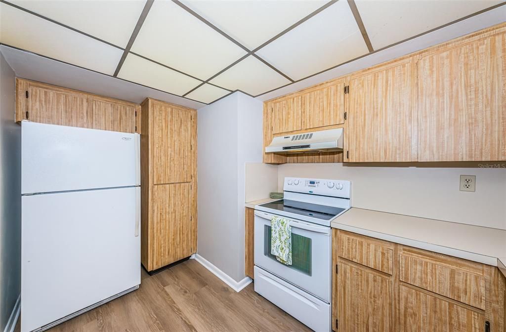 For Sale: $312,500 (1 beds, 1 baths, 780 Square Feet)