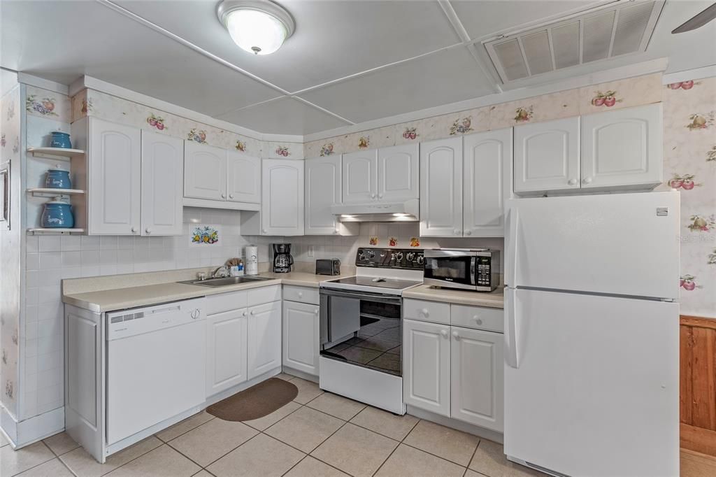 For Sale: $165,000 (2 beds, 2 baths, 764 Square Feet)