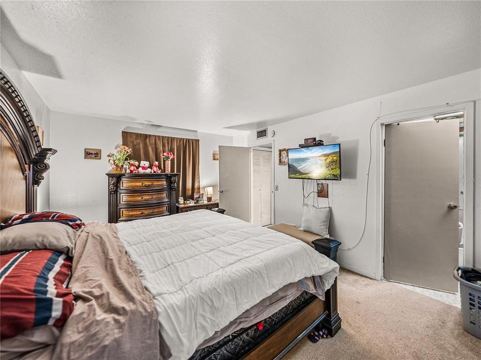 Active With Contract: $99,000 (1 beds, 1 baths, 800 Square Feet)