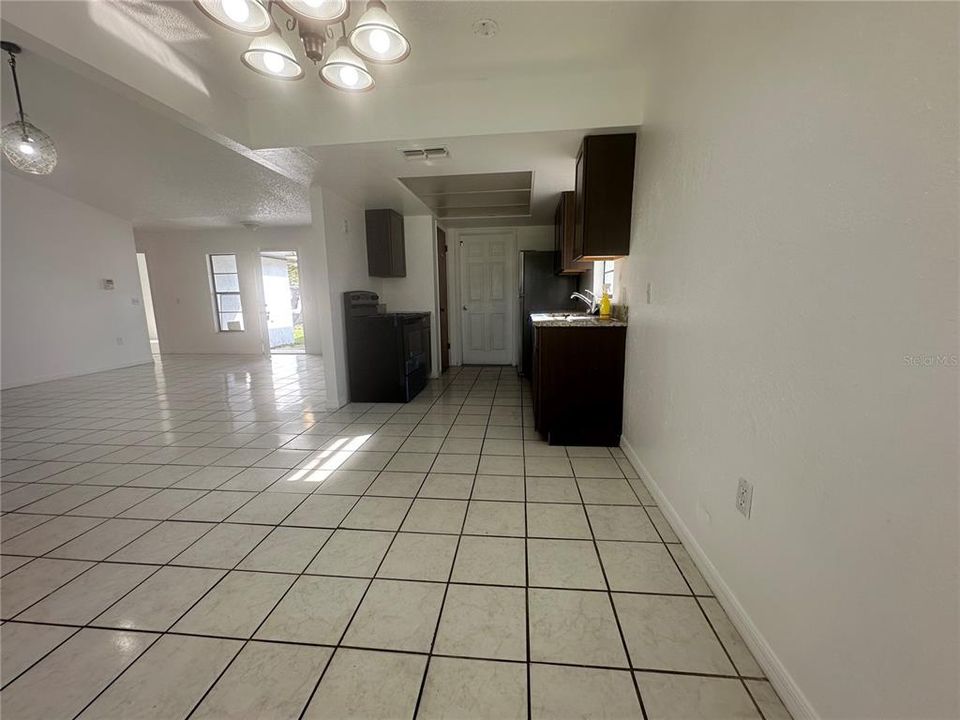 For Sale: $249,999 (3 beds, 2 baths, 1141 Square Feet)