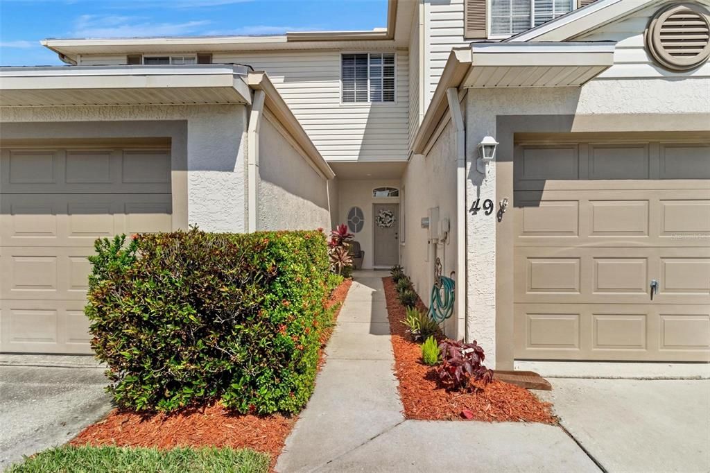 Active With Contract: $327,900 (3 beds, 2 baths, 1465 Square Feet)