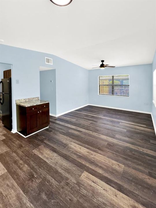 Active With Contract: $279,900 (3 beds, 1 baths, 836 Square Feet)