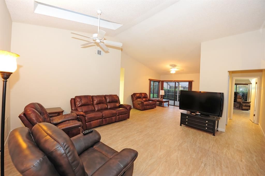 For Sale: $329,000 (2 beds, 2 baths, 1542 Square Feet)